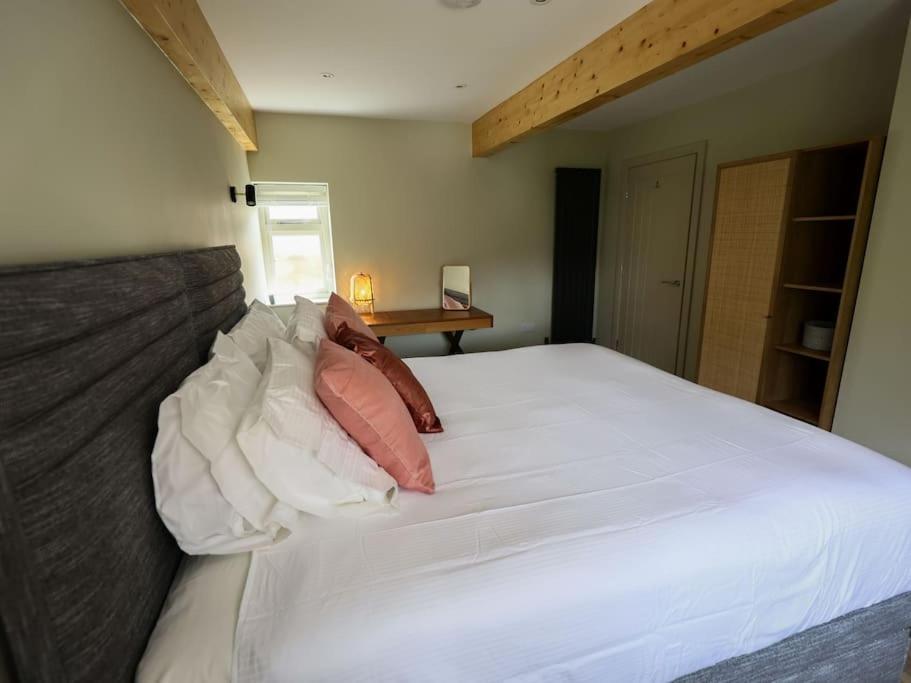 Spacious 1-Bed Apartment With Super King Or Twin In Central Charlbury, Cotswolds Exterior foto