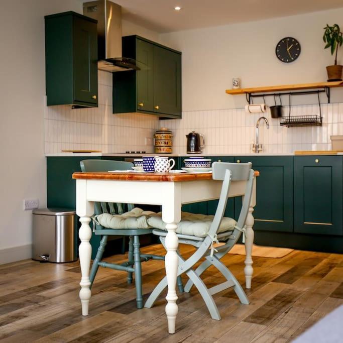 Spacious 1-Bed Apartment With Super King Or Twin In Central Charlbury, Cotswolds Exterior foto